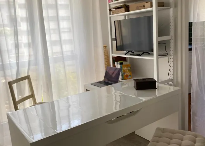 Angela Proche Tour Eiffel