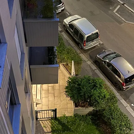 Angela Proche Tour Eiffel París