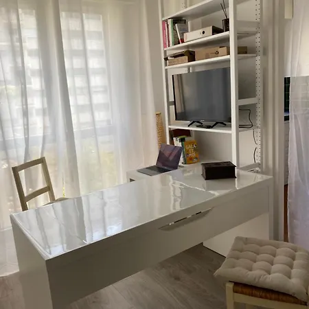 Angela Proche Tour Eiffel