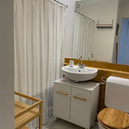 Angela Proche Tour Eiffel *